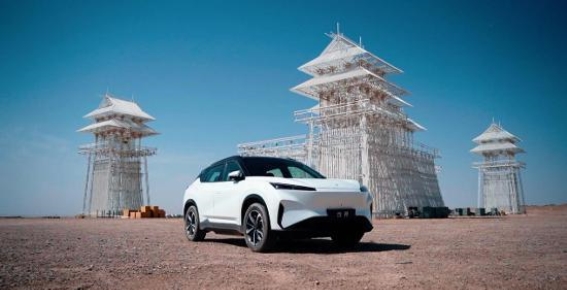 示界06全场景驾驶体验：在极限环境中书写电动传奇