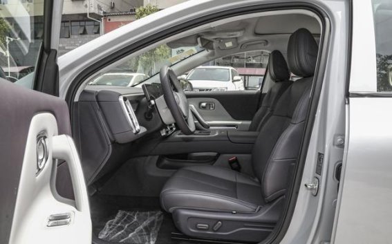 零跑B01：理想的10万级纯电轿车，年轻家庭的首选