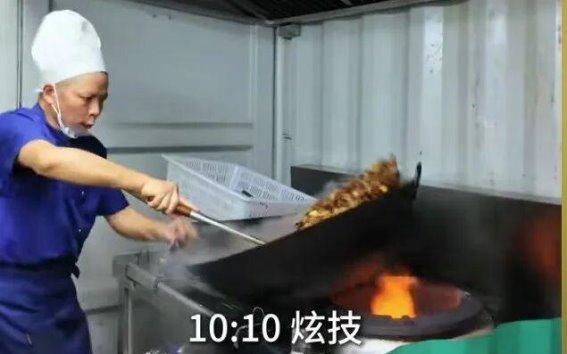 BBA车主最后的体面，被一份盒饭击溃