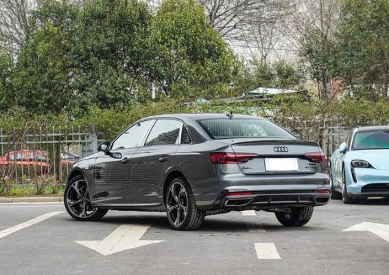 全新奥迪A4L上市，动感设计与豪华配置的完美融合