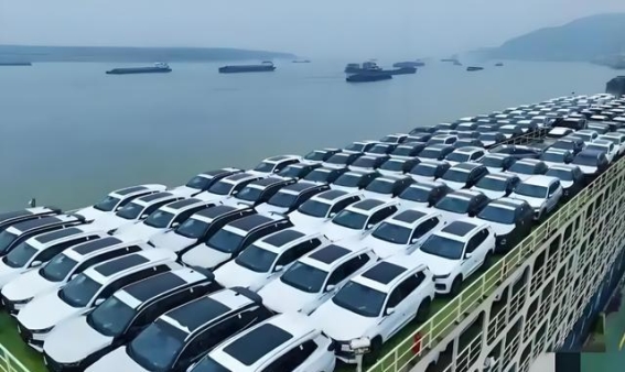 中国汽车崛起：智能化与数字化革新超越传统车企