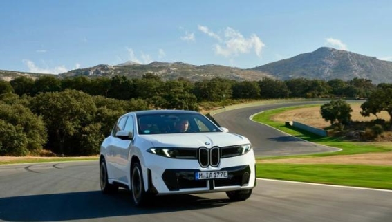 全新宝马iX3续航破千公里，超长轴距能否帮助宝马逆袭电动车市场？