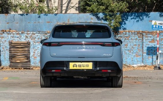 零跑Lafa5试驾评测：10万级纯电车的实力之选