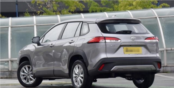 丰田卡罗拉锐放：省油又好开，家庭出行的明智之选